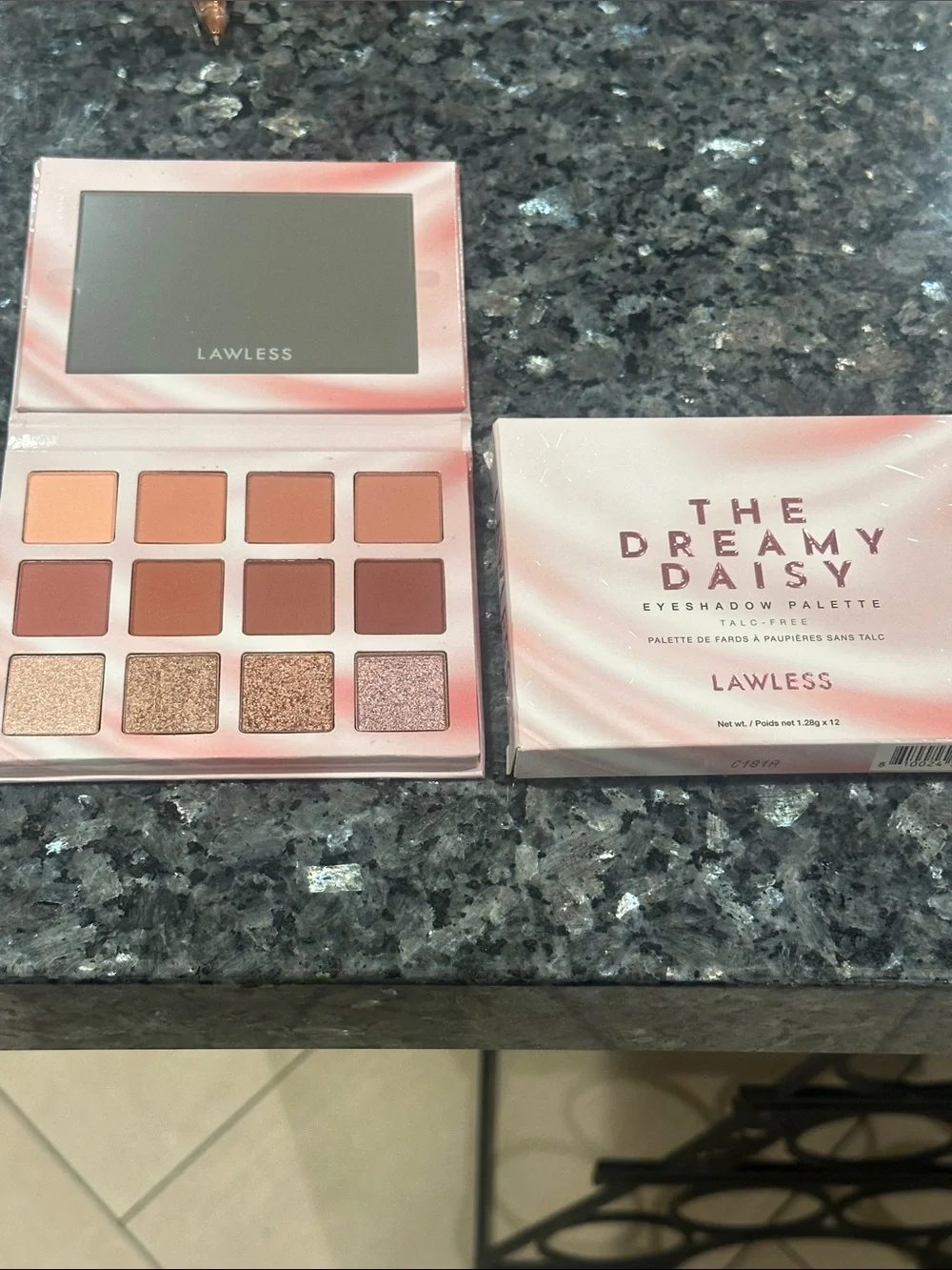 NIB Lawless The Dreamy Daisy Eyeshadow Palette